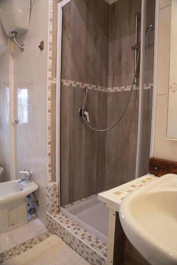 Le Pinelle Bed & Breakfast Terni Bagian luar foto